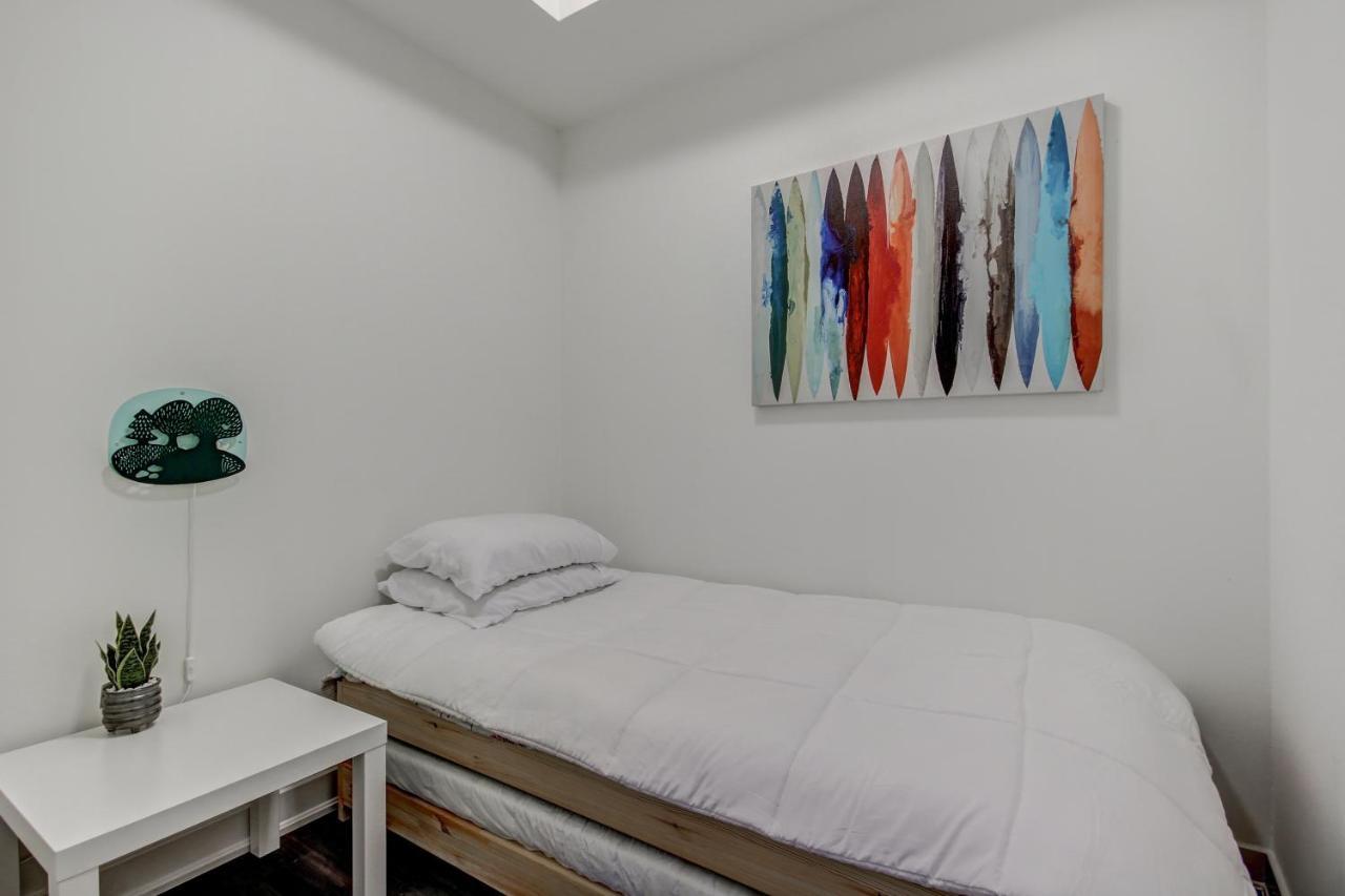 The Benetton Suite - Square One 1 Bedroom + Den + 1 Parking Mississauga Eksteriør bilde